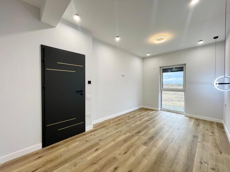 Duplex cu 4 camere cu Canalizare în Moșnița Nouă