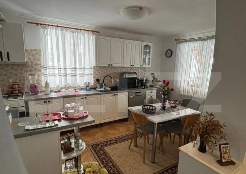 Casă cu 7 camere cu Teren 1300 Mp în Central