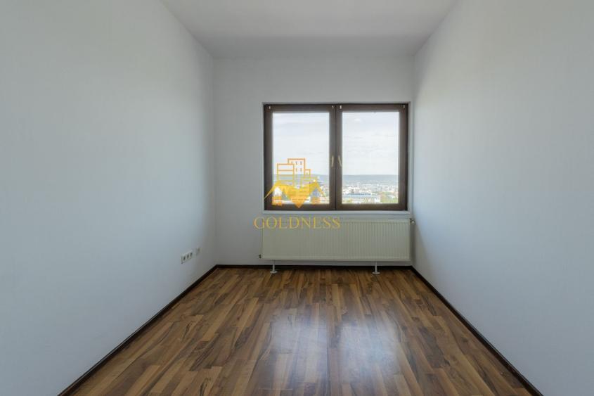 Apartament cu 4 camere semidecomandat, mobilat în Calea Turzii