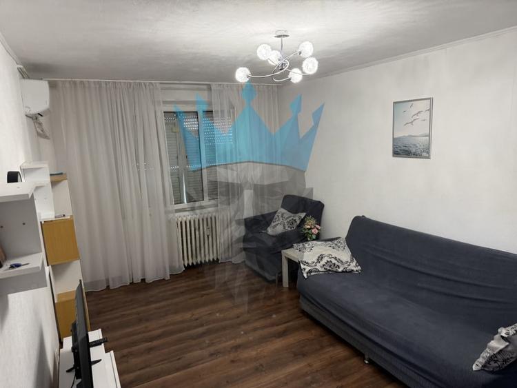 Apartament cu 3 camere decomandat, mobilat în Vitan