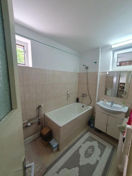 Apartament cu 4 camere decomandat în Exterior Vest