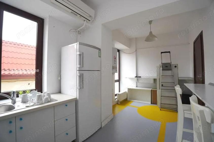 Casă cu 5 camere cu Canalizare în Unirii