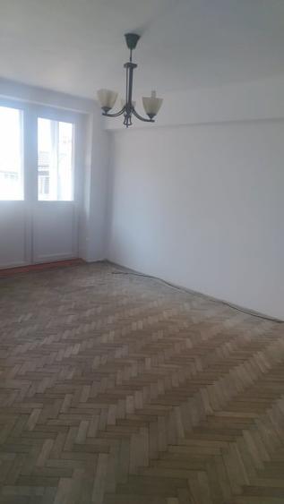 Apartament cu 2 camere semidecomandat în Ultracentral