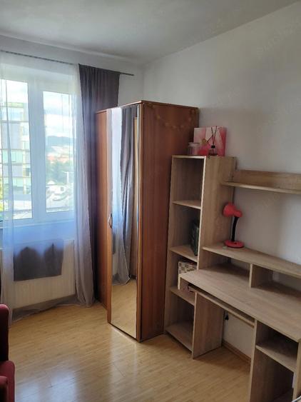 Apartament cu 3 camere semidecomandat în Central