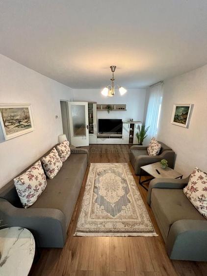Apartament cu 3 camere decomandat în Cug