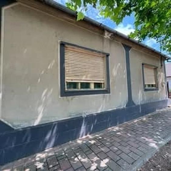 Casă cu 3 camere cu Teren 1439 Mp în Central