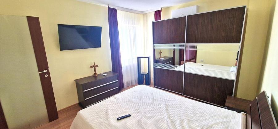Apartament cu 3 camere decomandat în Faleza Nord