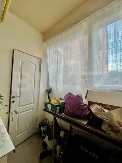 Apartament cu 4 camere semidecomandat, mobilat în Europa