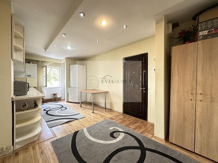Apartament cu 3 camere semidecomandat, mobilat în Între Lacuri