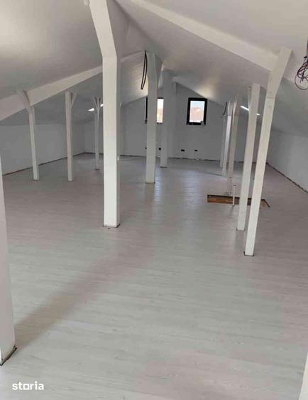 Casă cu 5 camere decomandat cu Teren 520 Mp în Malu Mare