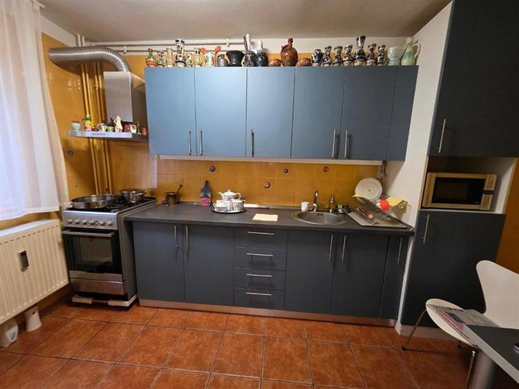 Apartament cu 3 camere decomandat în Tineretului
