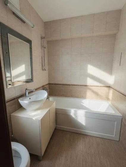 Apartament cu 4 camere decomandat, mobilat în Central