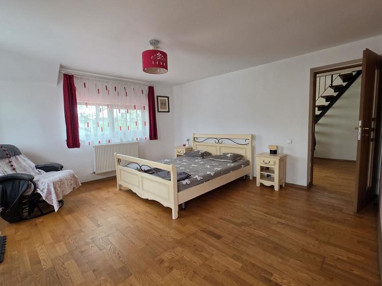 Casă cu 4 camere cu Teren 400 Mp în Olteni