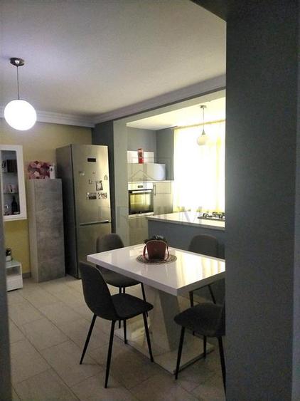 Apartament cu 3 camere decomandat, mobilat în Dumbrăvița
