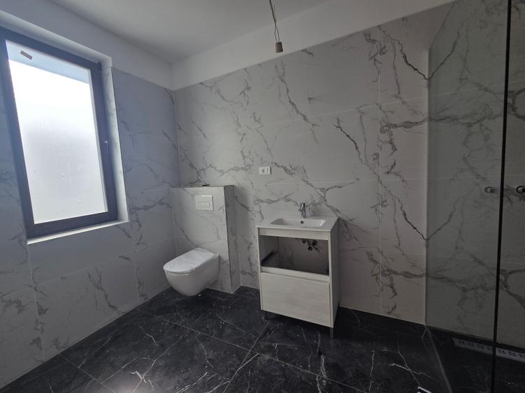 Casă cu 4 camere cu Canalizare în Central