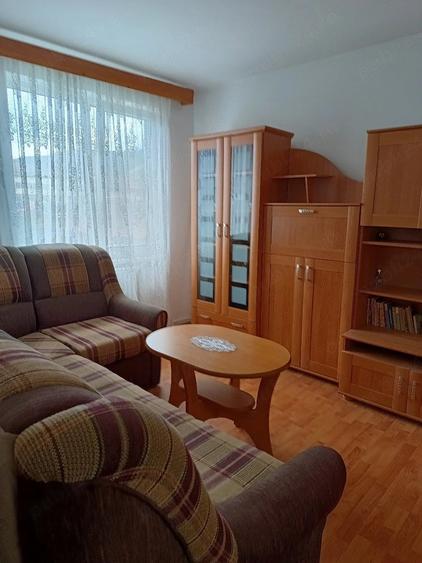 Apartament de Vanzare Semidecomandat - 5