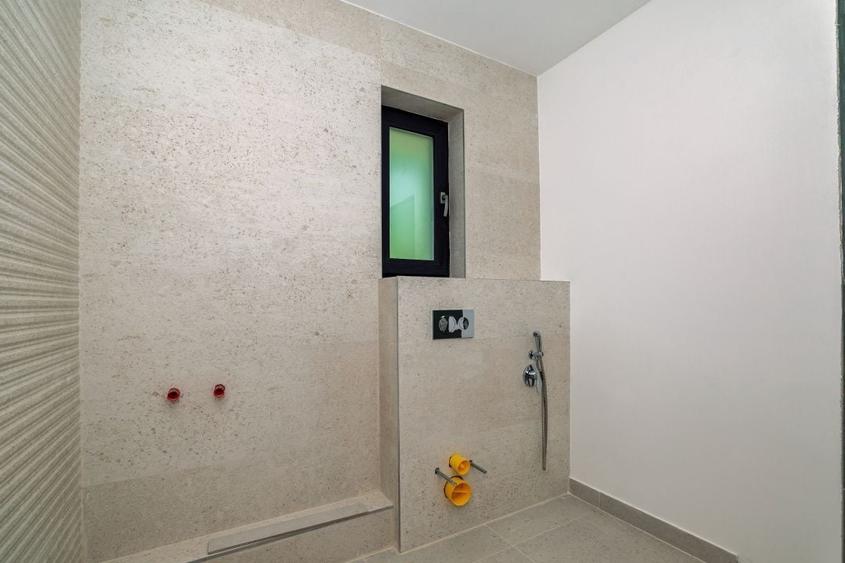 Casă individuală cu 5 camere cu Canalizare în Argeșelu