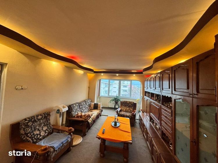 Apartament cu 4 camere decomandat în Central