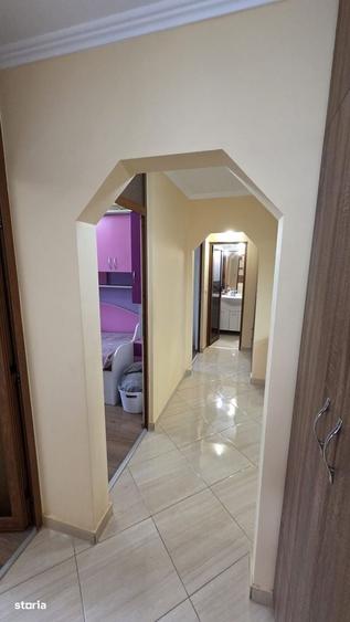 Apartament cu 4 camere decomandat în Micro 17