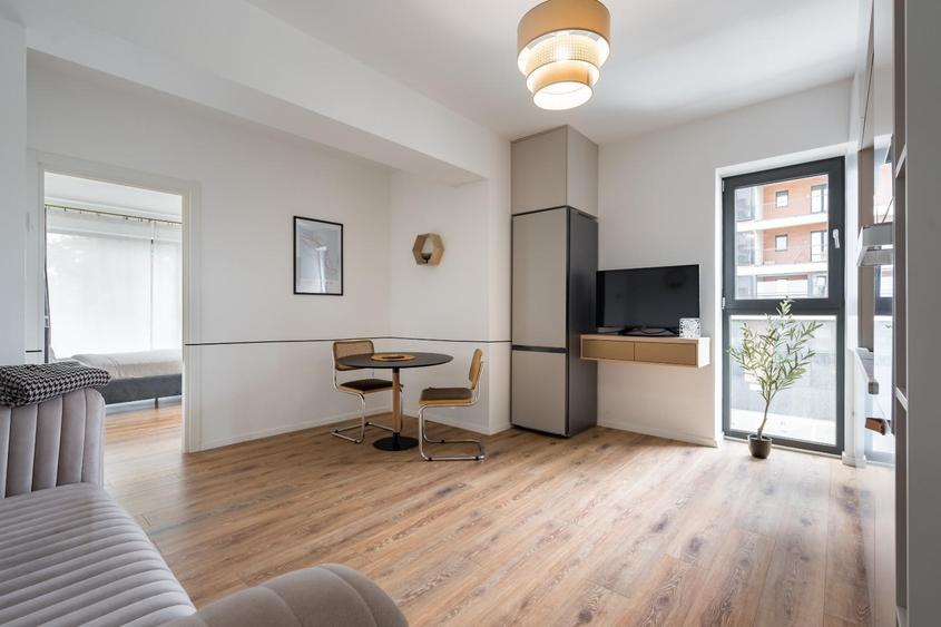 Apartament cu 3 camere semidecomandat, mobilat în Sisești