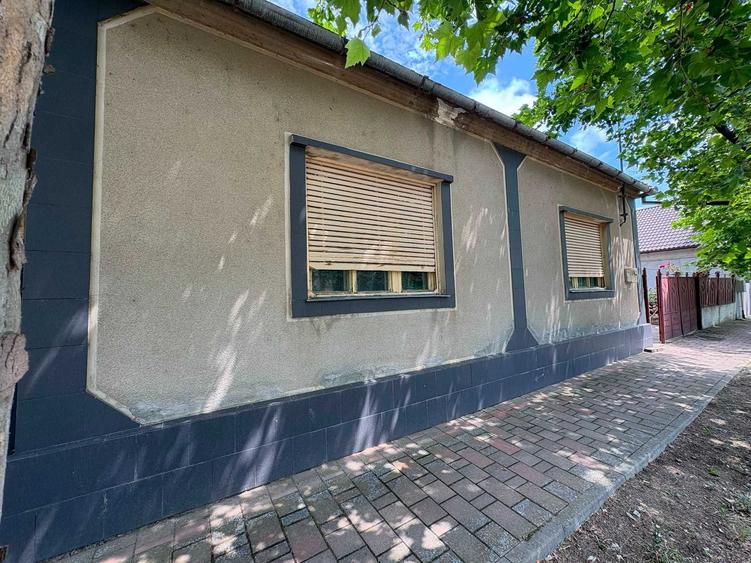 Vand casa din caramida, la strada principala, in Sannicolau Mare - 1
