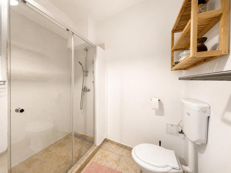 Apartament cu 2 camere semidecomandat, mobilat în P-ța Victoriei