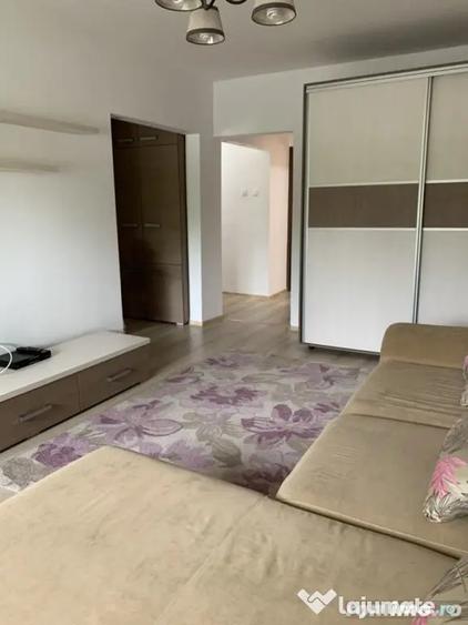 Apartament cu 3 camere decomandat în Girocului