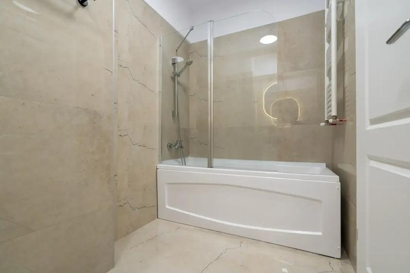 Apartament cu 3 camere decomandat, mobilat în Progresul