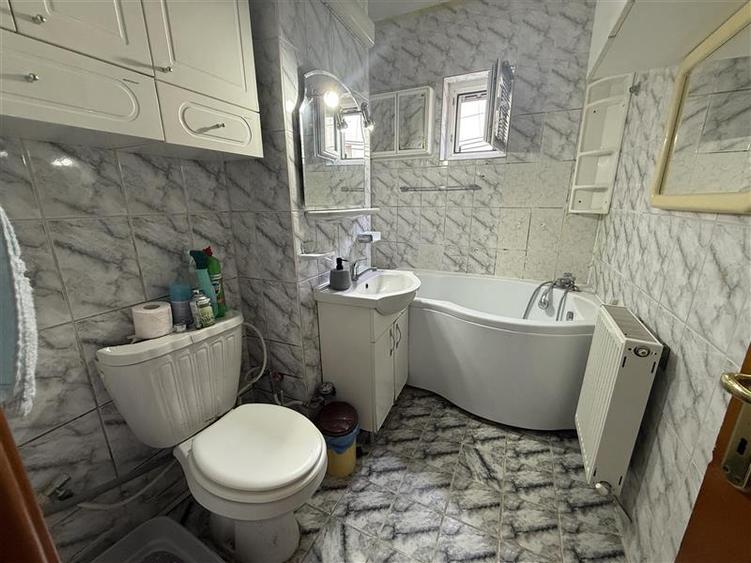 Apartament cu 2 camere semidecomandat în Mioriței