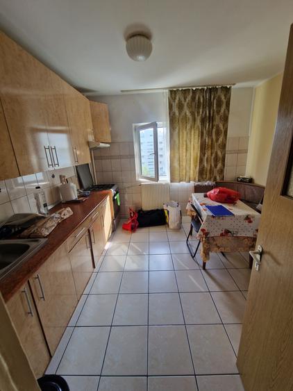 Apartament cu 3 camere decomandat în Colentina