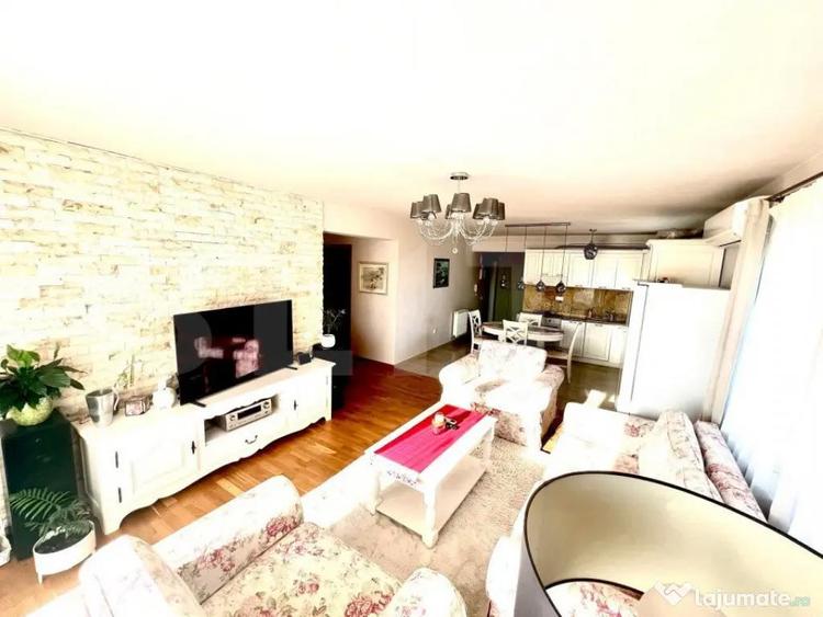 Apartament cu 3 camere semidecomandat în Europa