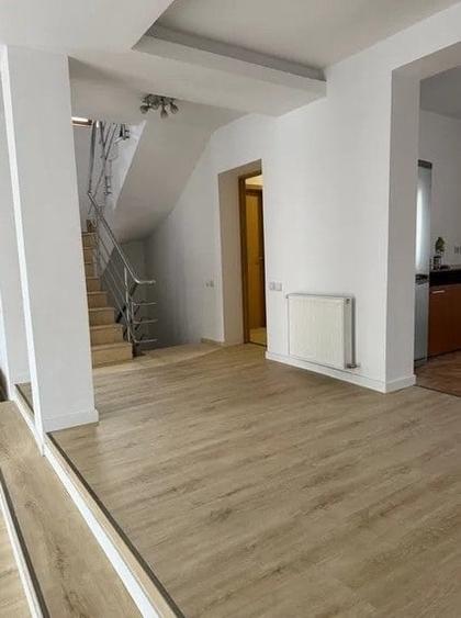 Casă cu 5 camere cu Teren 240 Mp în Domenii