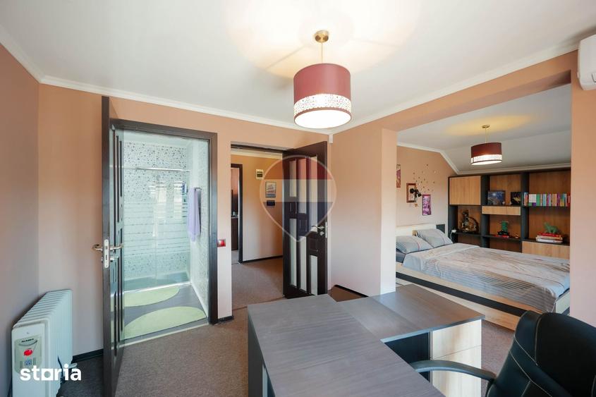 Casă cu 5 camere cu Teren 505 Mp în Central