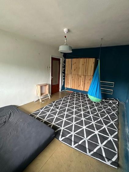 Apartament cu 3 camere semidecomandat în Petros
