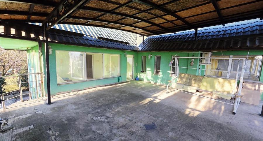 Casă individuală cu 16 camere cu Canalizare în Dâmbul Rotund