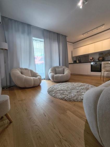 Apartament cu 2 camere semidecomandat, mobilat în Băneasa
