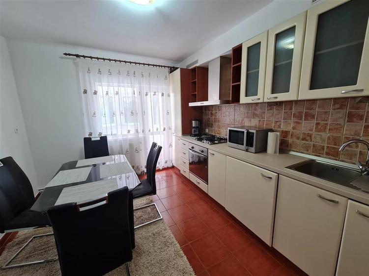 Apartament 3 camere 2 bai si 2 balcoane zona Centrala - 2
