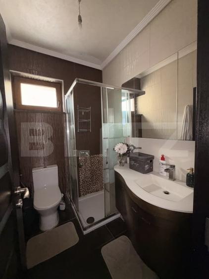 Apartament cu 3 camere semidecomandat, mobilat în Florești