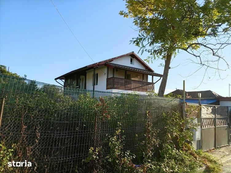 Casa cu etaj si curte generoasa, Navodari - 1