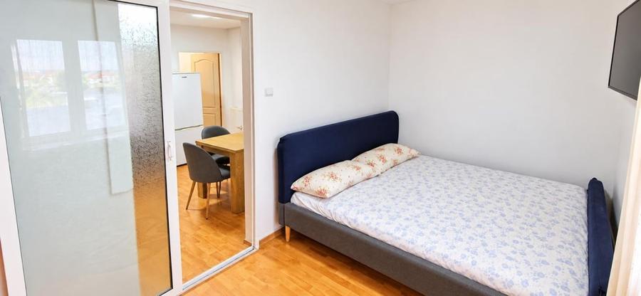 Apartament cu 2 camere semidecomandat, mobilat în Exterior Est