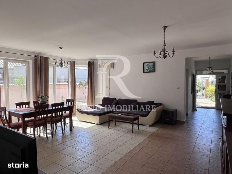 Casă cu 4 camere în Sântandrei