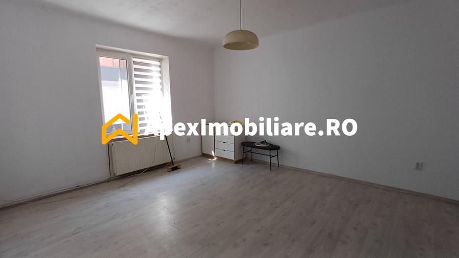 Casă individuală cu 4 camere cu Canalizare în Domenii