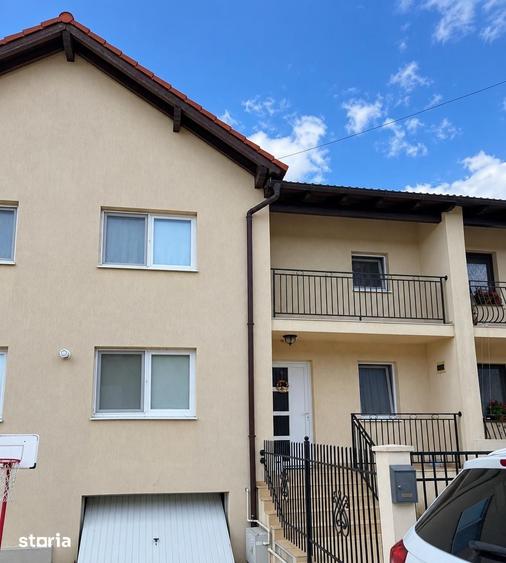 Casă cu Teren 280 Mp în Lipoveni