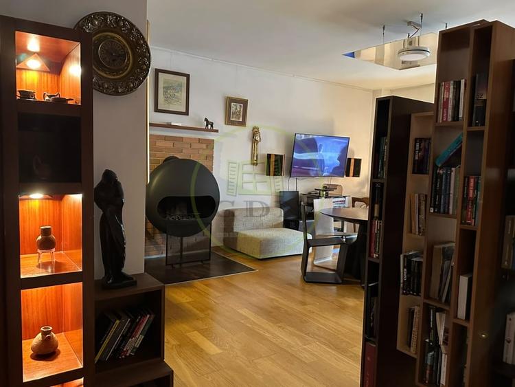 Apartament cu 3 camere semidecomandat, mobilat în Clăbucet