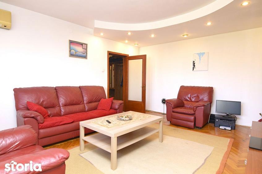 Apartament cu 3 camere decomandat, mobilat în Nerva Traian