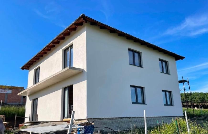 Casă individuală cu 5 camere cu Teren 250 Mp în Șura Mare
