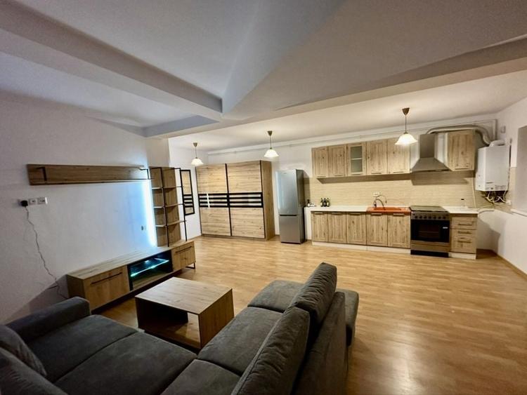 Apartament cu 2 camere semidecomandat în Sânpetru