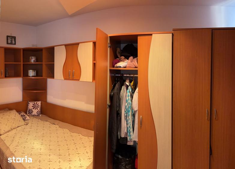 Apartament cu 3 camere semidecomandat în Trivale