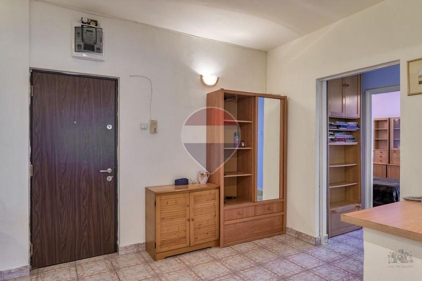 Apartament cu 3 camere semidecomandat, mobilat în Vatra Luminoasă