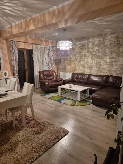 Casă individuală cu 4 camere cu Canalizare în 1 Decembrie